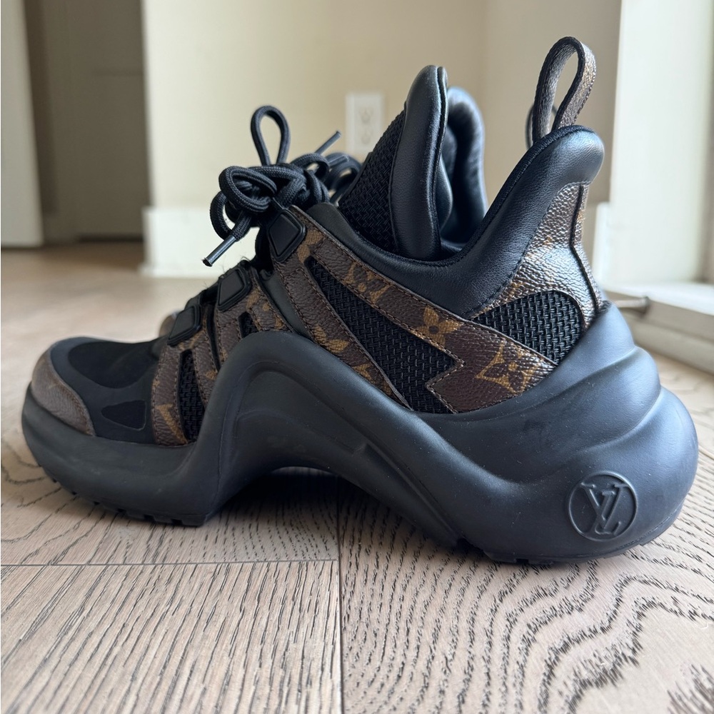 LV Archlight Sneaker size 7 - Picture 3 of 3